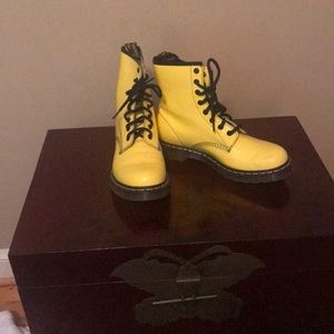 Dr Martens, Very Yellow